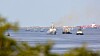 Indiska fregatten INS Tabar på ingång till Göteborg, assisterad av bogserbåtarna Svitzer Tyr och Svitzer Oden.
