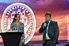 Motormann Ted Litens från Tarbit Shipping och  Cecilia Österman som är ordförande i stiftelsens granskningsgrupp.