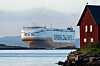 Grande Svezia passerar Djupvik på ingång till Wallhamn på Tjörn.