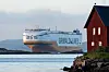 Grande Svezia passerar Djupvik på ingång till Wallhamn på Tjörn.