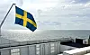 Svensk flagga på fartyg.