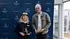 Serena Melani, befälhavare på Explora III och Jan-Olof Johansson, kommunstyrelsens ordförande i Lysekil under plakettceremonin.