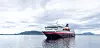 Hurtigrutens Nordnorge på ingång till Ålesund.