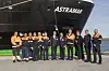 Astramars besättning, ESL Shippings vd Mikki Koskinen, Cyperns ambassadör i Finland Demetris Samuels, fartygets gudmor, Europaparlamentarikern Merja Kyllönen, samt Frida Rowland, SVP Business Unit Coasters på ESL Shipping.