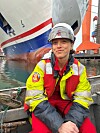 Beata Törneman framför ett fartygsskrov.